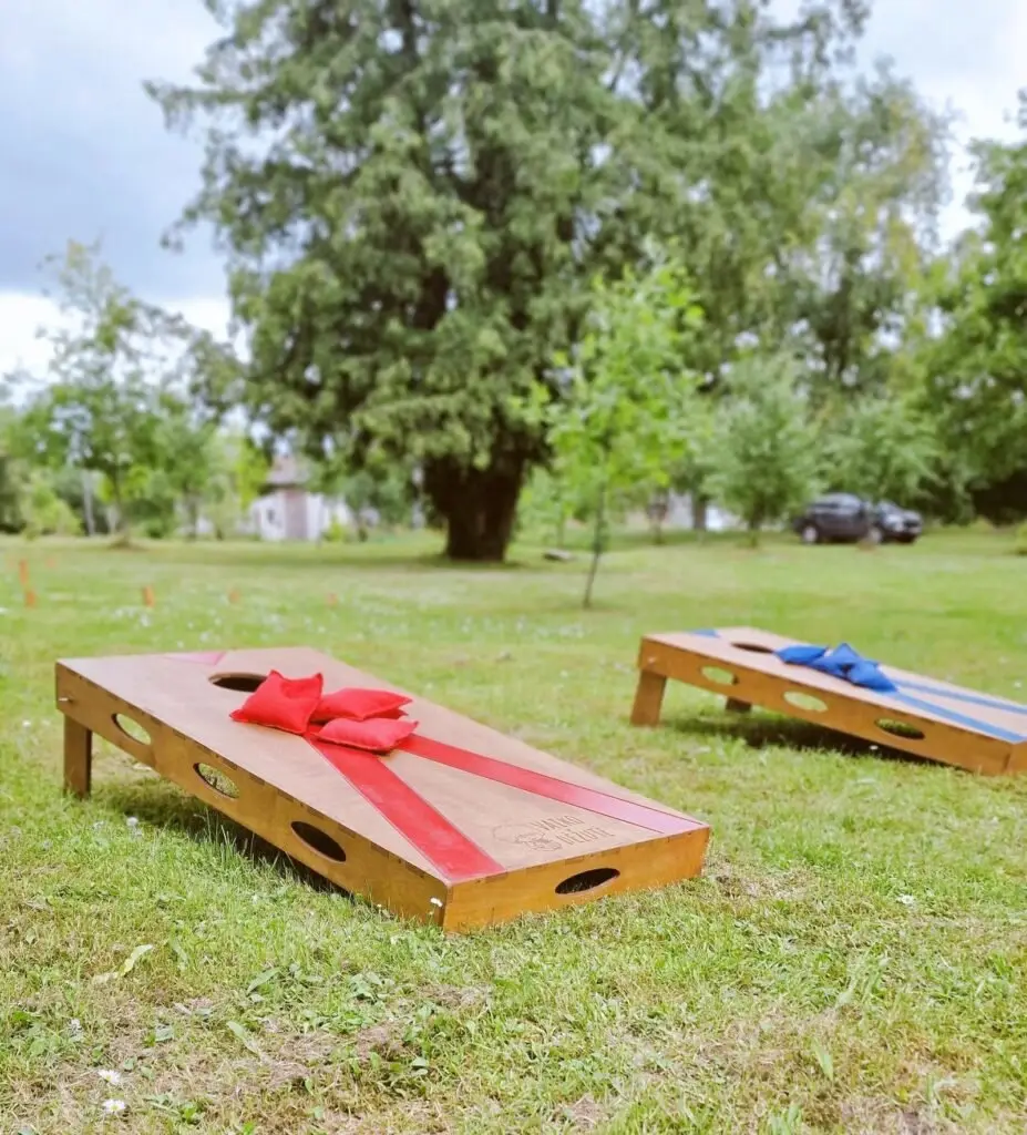 Kukurūzų futbolo lentos ant vejos turnyrui